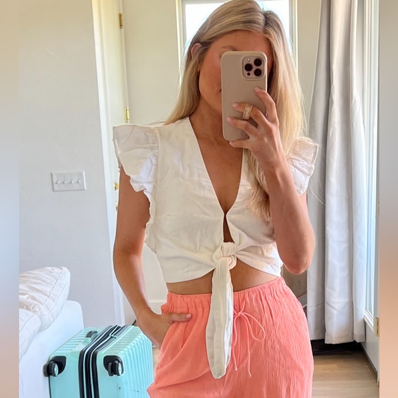 Abercrombie & Fitch Tops - White tie front crop top